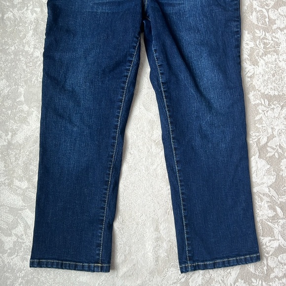 Bottoms Up Skinny Capri Jeans - Picture 3 of 9